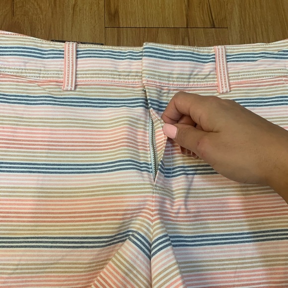 GAP 100% Cotton City Short Urban Stripe Shorts - Picture 4 of 8